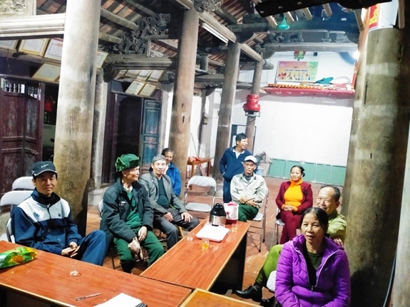 Kíp “canh, trực đốt pháo” của thôn Nhuệ trong đêm Giao thừa.